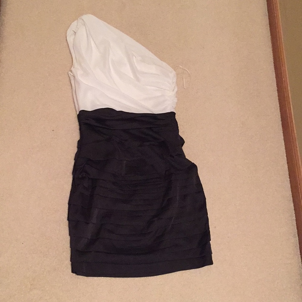 White & black one shoulder dress from express